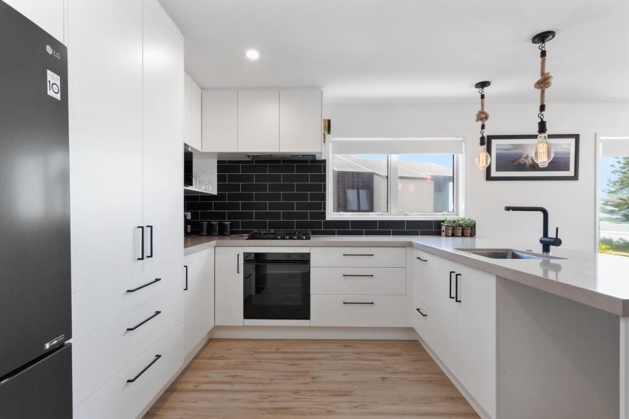 Ohope Beachside Retreat - Ohope Holiday Home エクステリア 写真